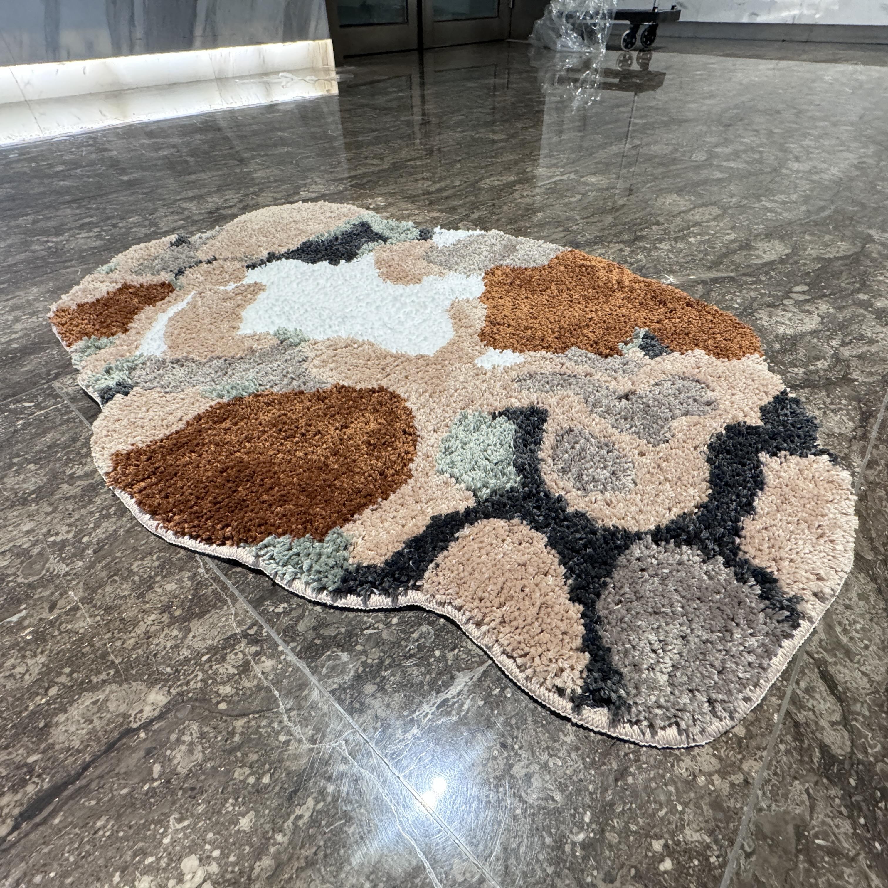 Space-saving jacquard rug, thick and foldable, stylish geometric pattern for small apartments.