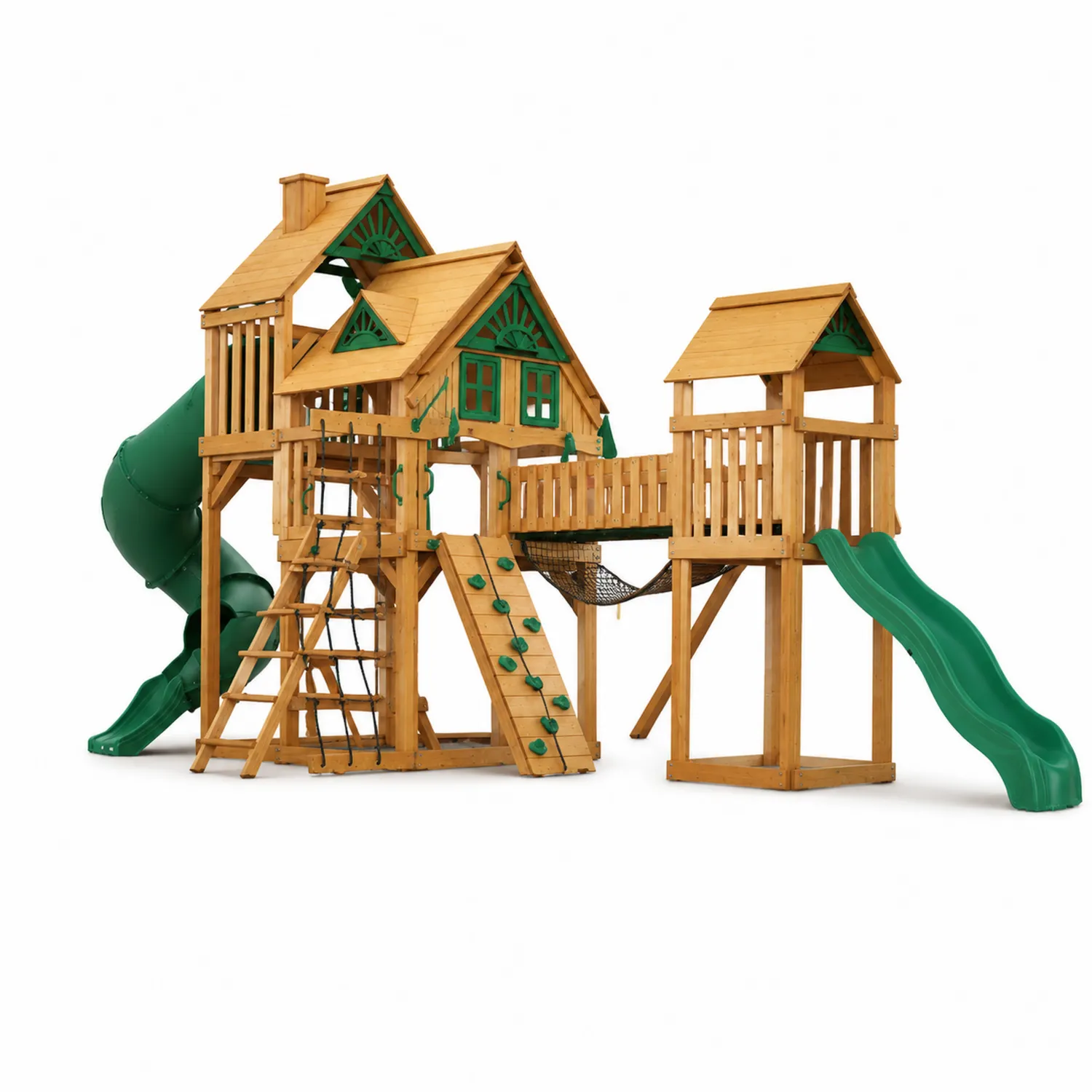 Holzspielplatz mit Rutschen und Kletterwand