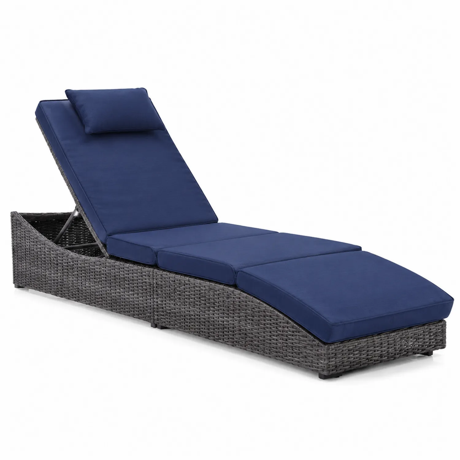 Lettino prendisole in rattan con cuscini blu
