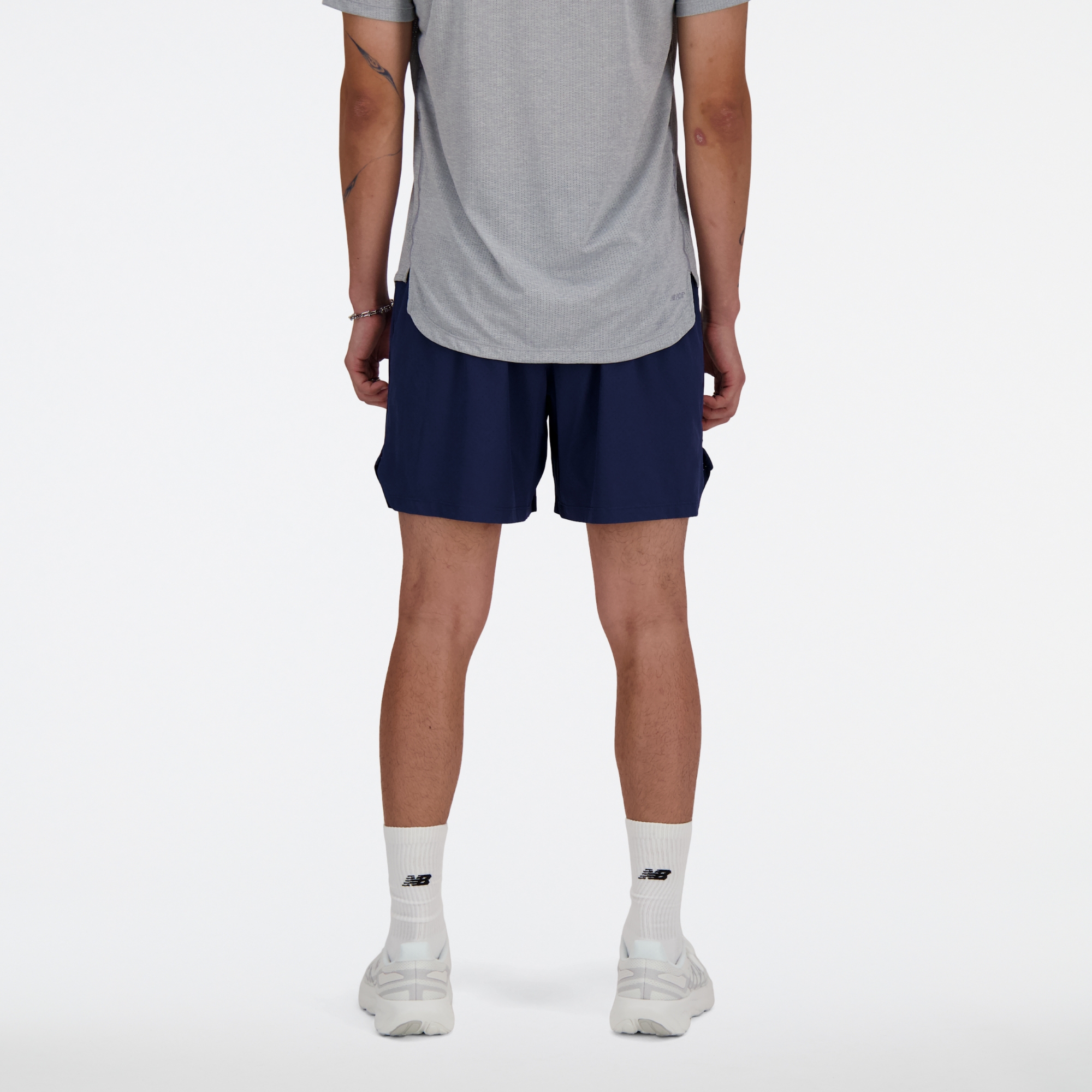 Sebastian is wearing size M and is 6'2"/188cm. Chest: 38.75"/98.4cm, Waist: 32"/81.3cm, Hips: 39"/99cm
