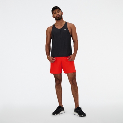 Pranav is wearing size M and is 6'/182.8cm. Waist: 30.5"/77.5cm