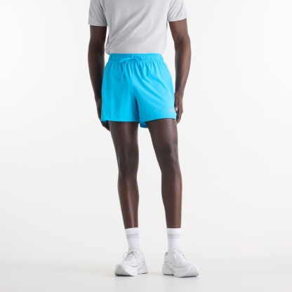 Hella is wearing size M and is 6'2"/188cm. Chest: 37"/94cm, Waist: 30"/76cm
