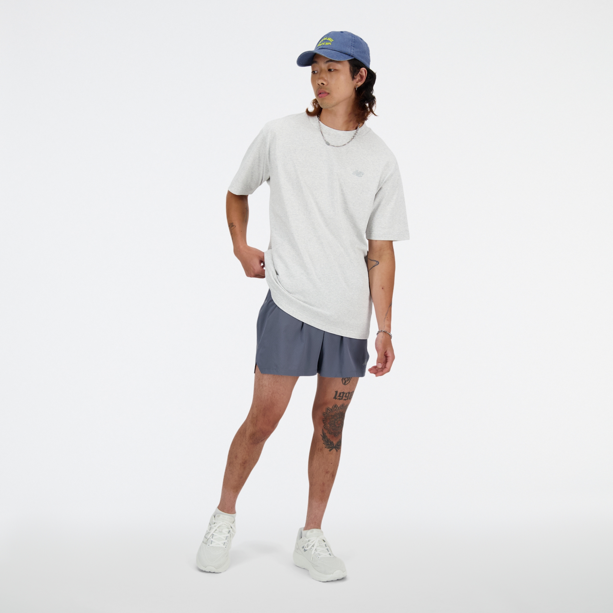 Tyler is wearing size M and is 6'/182.8cm. Chest: 36.25"/92cm, Waist: 29.5"/75cm, Hips: 37"/94cm