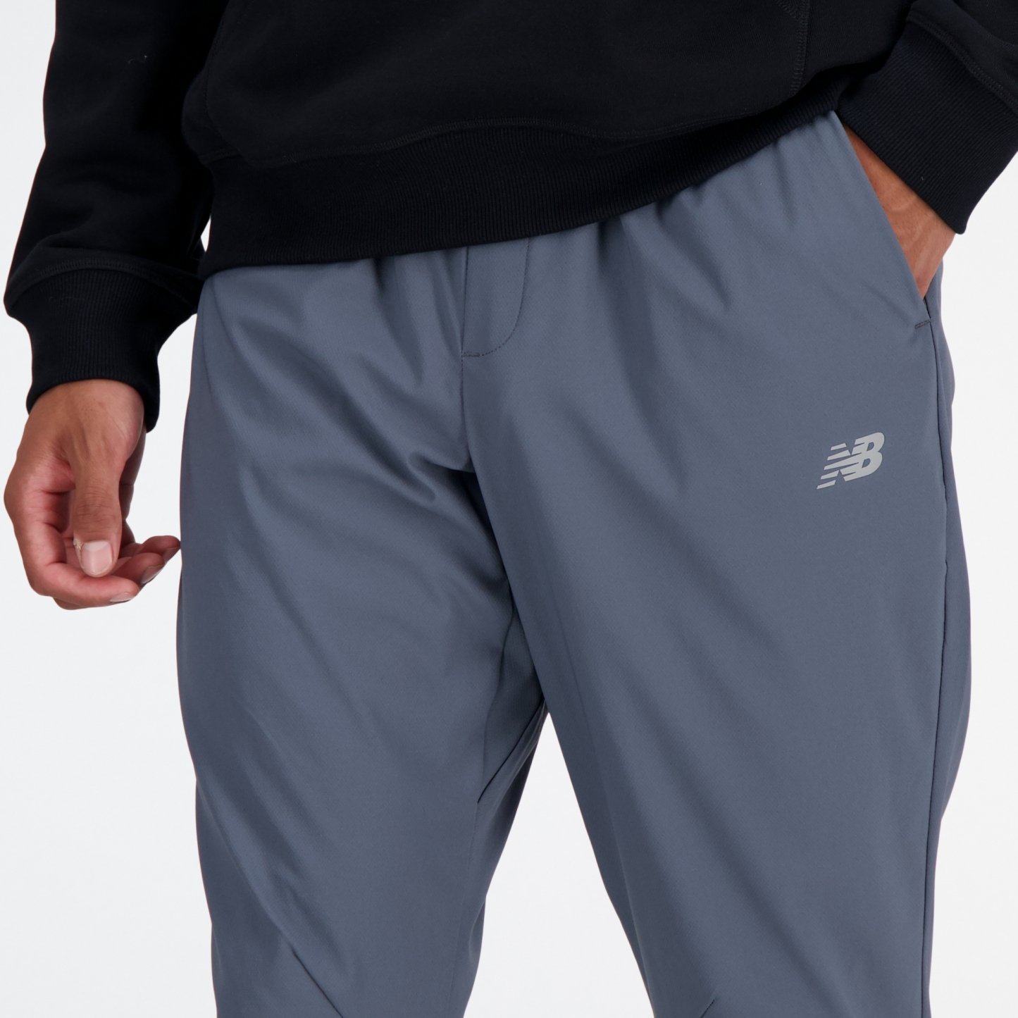 Ngawang is wearing size M and is 6'1.5"/187cm. Chest: 39.5"/100.3cm, Waist: 33"/84cm, Hips: 40"/102cm