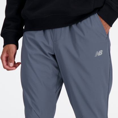 Ngawang is wearing size M and is 6'1.5"/187cm. Chest: 39.5"/100.3cm, Waist: 33"/84cm, Hips: 40"/102cm