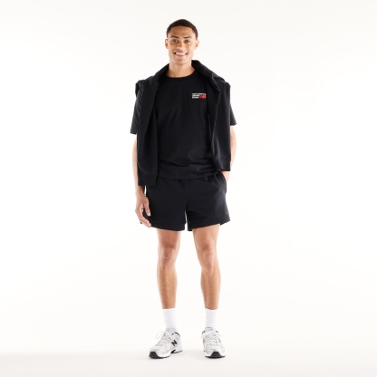 Ngawang is wearing size M and is 6'1.5"/187cm. Chest: 39.5"/100.3cm, Waist: 33"/84cm, Hips: 40"/102cm