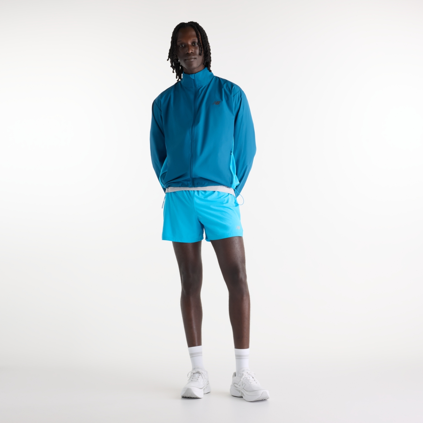 Hella is wearing size M and is 6'2"/188cm. Chest: 37"/94cm, Waist: 30"/76cm
