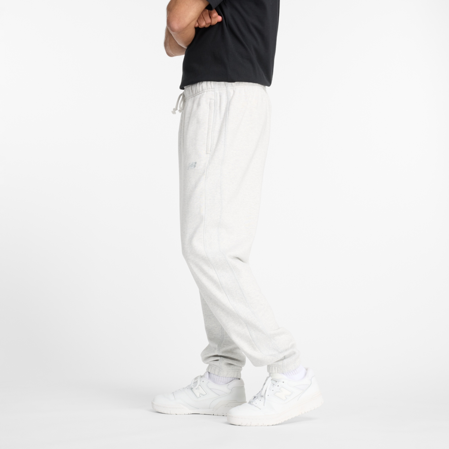 Sebastian is wearing size M and is 6'2"/188cm. Chest: 38.75"/98.4cm, Waist: 32"/81.3cm, Hips: 39"/99cm