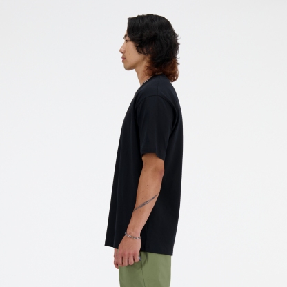 Tyler is wearing size M and is 6'/183cm. Chest: 36.25"/92cm, Waist: 29.5"/75cm, Hips: 37"/94cm
