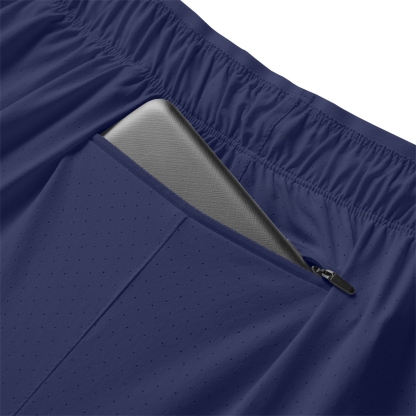 Sebastian is wearing size M and is 6'2"/188cm. Chest: 38.75"/98.4cm, Waist: 32"/81.3cm, Hips: 39"/99cm