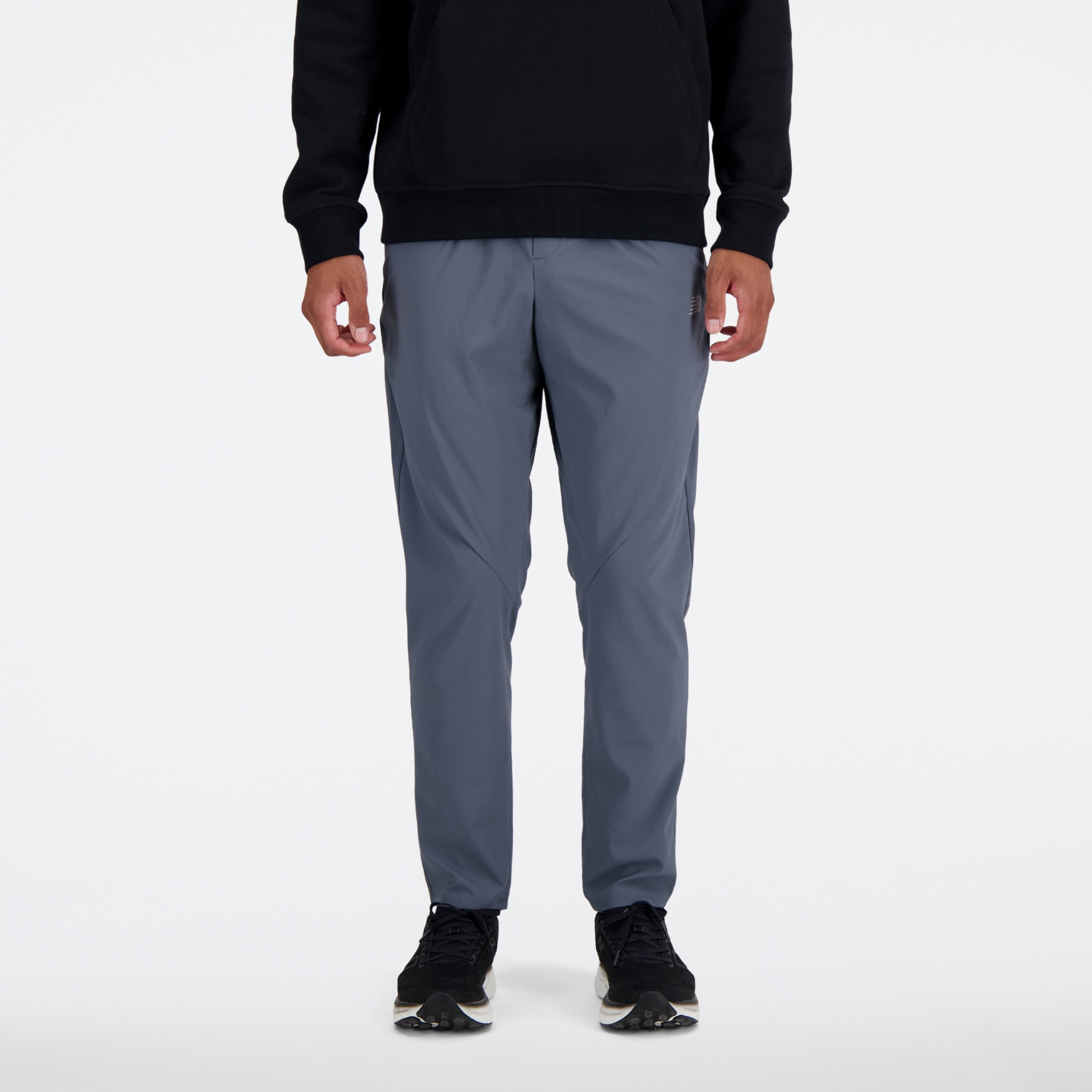 Ngawang is wearing size M and is 6'1.5"/187cm. Chest: 39.5"/100.3cm, Waist: 33"/84cm, Hips: 40"/102cm