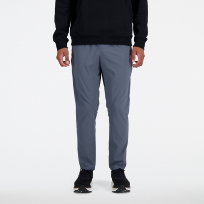 Ngawang is wearing size M and is 6'1.5"/187cm. Chest: 39.5"/100.3cm, Waist: 33"/84cm, Hips: 40"/102cm