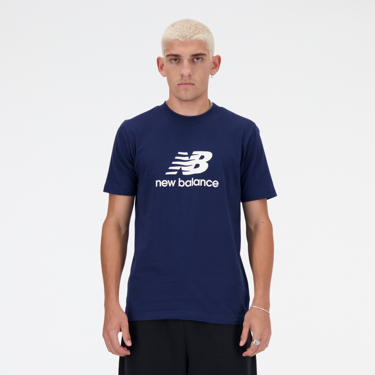 Sebastian is wearing size M and is 6'2"/188cm. Chest: 38.75"/98.4cm, Waist: 32"/81.3cm, Hips: 39"/99cm