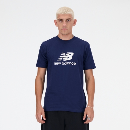 Sebastian is wearing size M and is 6'2"/188cm. Chest: 38.75"/98.4cm, Waist: 32"/81.3cm, Hips: 39"/99cm