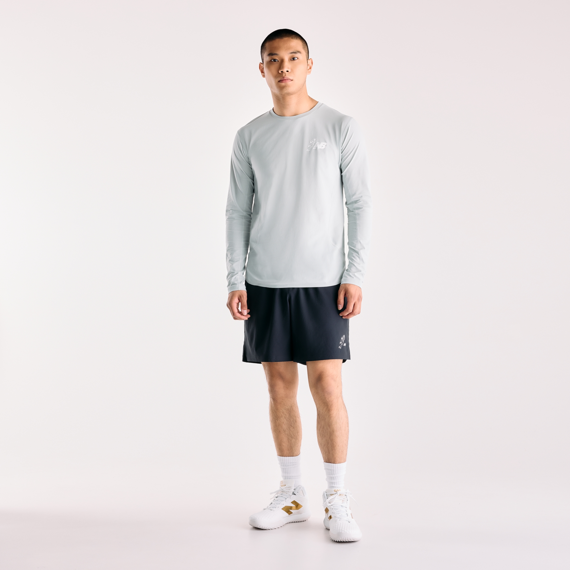 Ngawang is wearing size M and is 6'1"/185 cm. Chest: 38"/96.5 cm, Waist: 31"/78.7 cm
