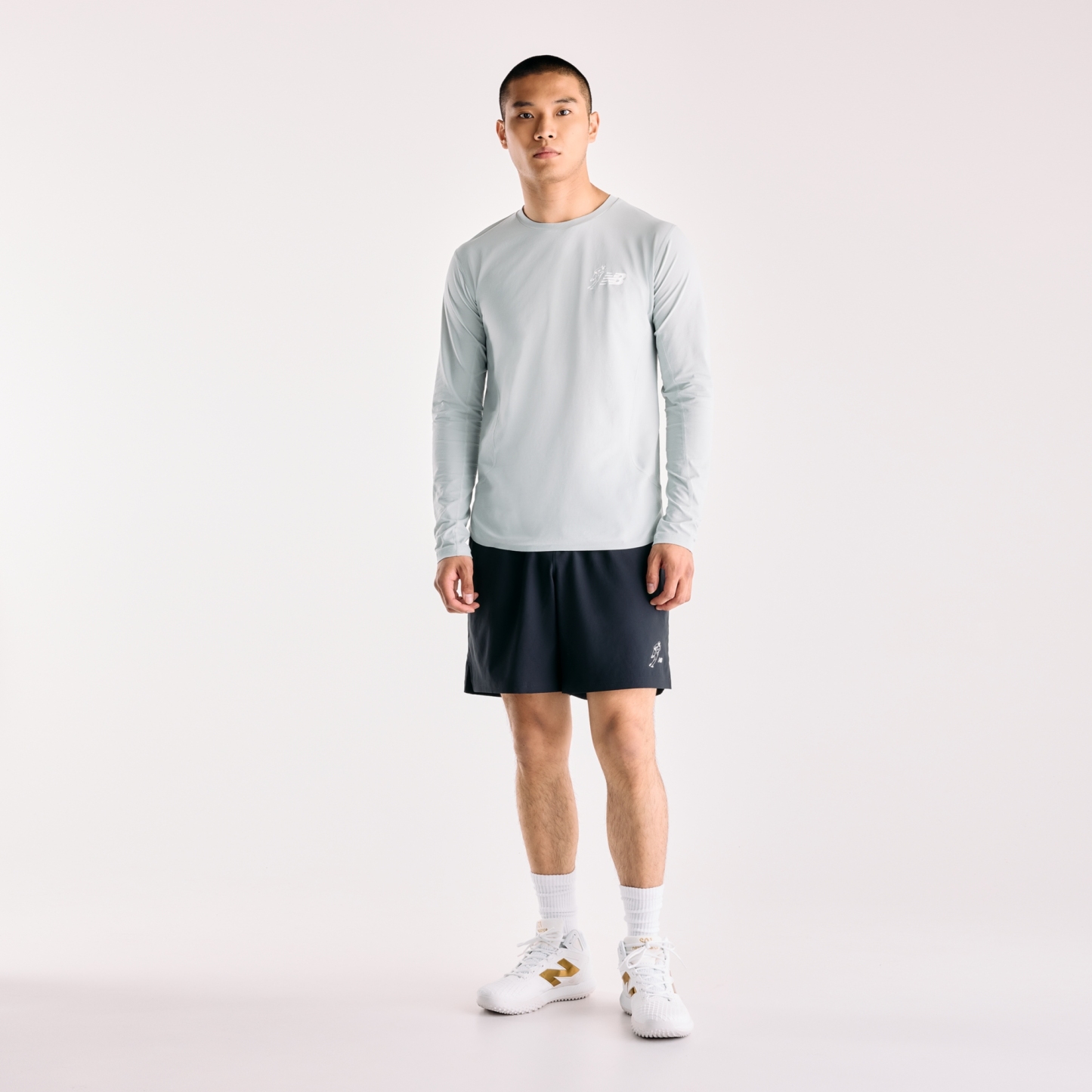 Ngawang is wearing size M and is 6'1"/185 cm. Chest: 38"/96.5 cm, Waist: 31"/78.7 cm