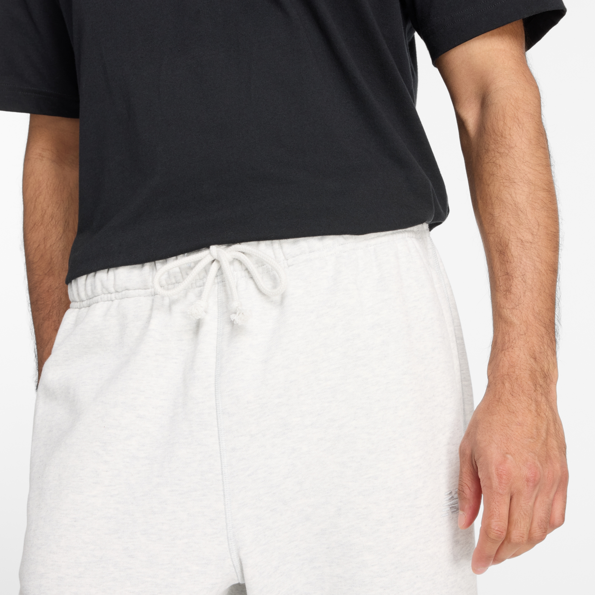 Sebastian is wearing size M and is 6'2"/188cm. Chest: 38.75"/98.4cm, Waist: 32"/81.3cm, Hips: 39"/99cm