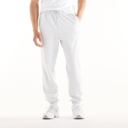 Sebastian is wearing size M and is 6'2"/188cm. Chest: 38.75"/98.4cm, Waist: 32"/81.3cm, Hips: 39"/99cm