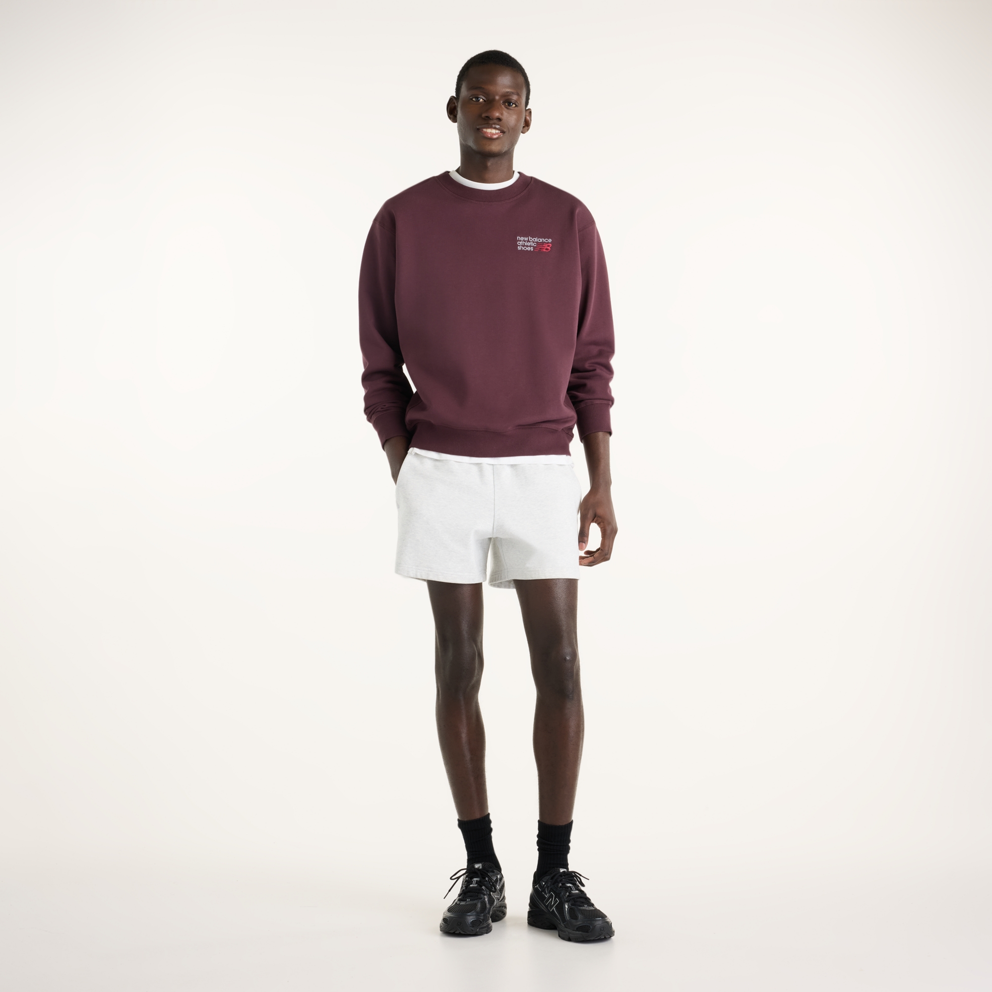 New Balance Athletics プレミアムロゴスウェットクルー, MT41547YLR