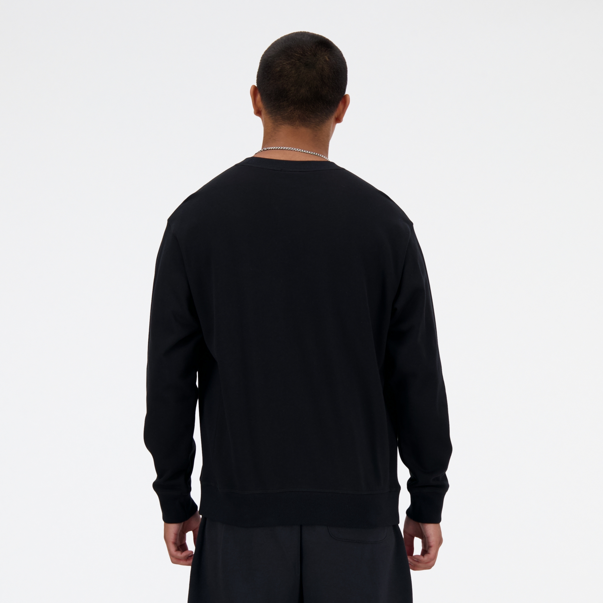 Ngawang is wearing size M and is 6'1.5"/187cm. Chest: 39.5"/100.3cm, Waist: 33"/83.8cm, Hips: 40"/101.6cm