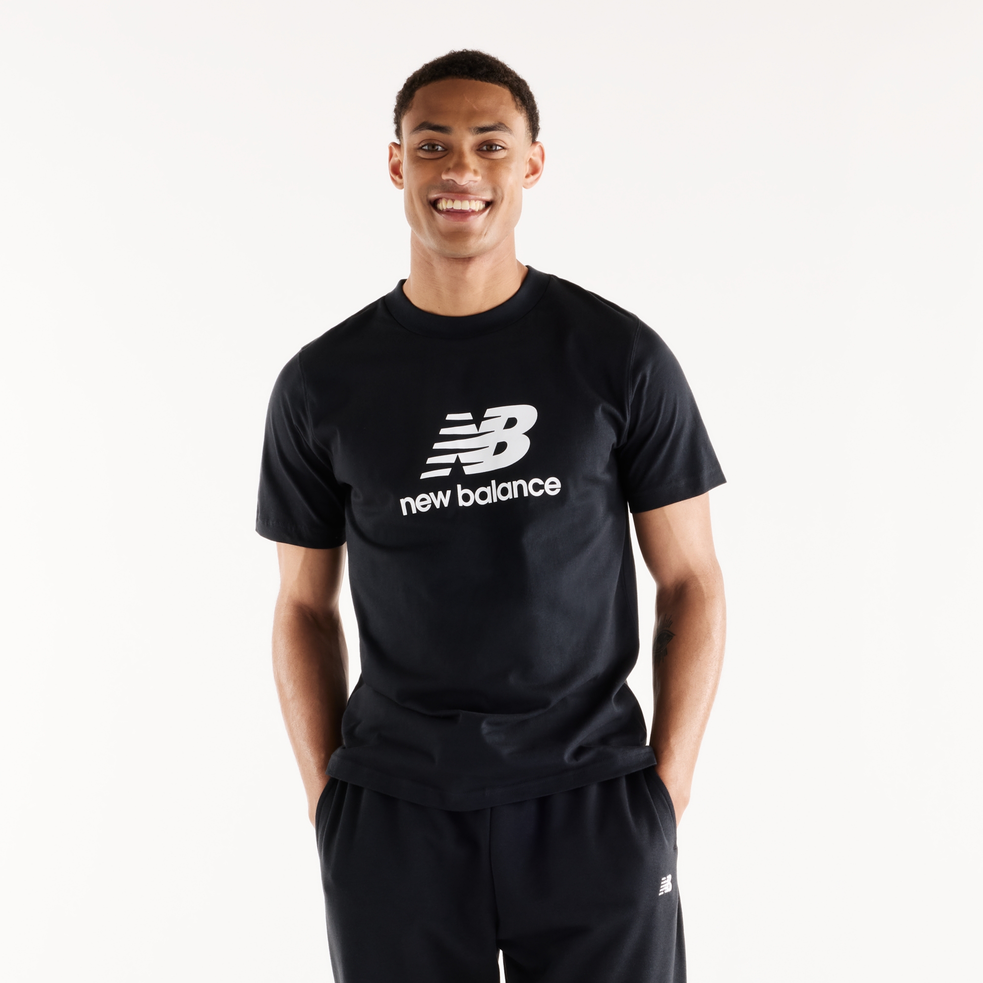 Mohamed is wearing size M and is 6'3"/190.5cm. Chest: 36.5"/92.7cm, Waist: 26.5"/67.3cm, Hips: 38.5"/97.8cm