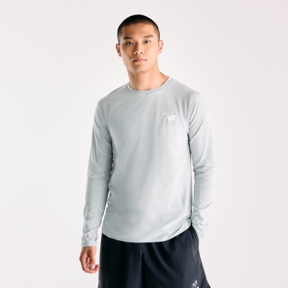 Ngawang is wearing size M and is 6'1"/185 cm. Chest: 38"/96.5 cm, Waist: 31"/78.7 cm