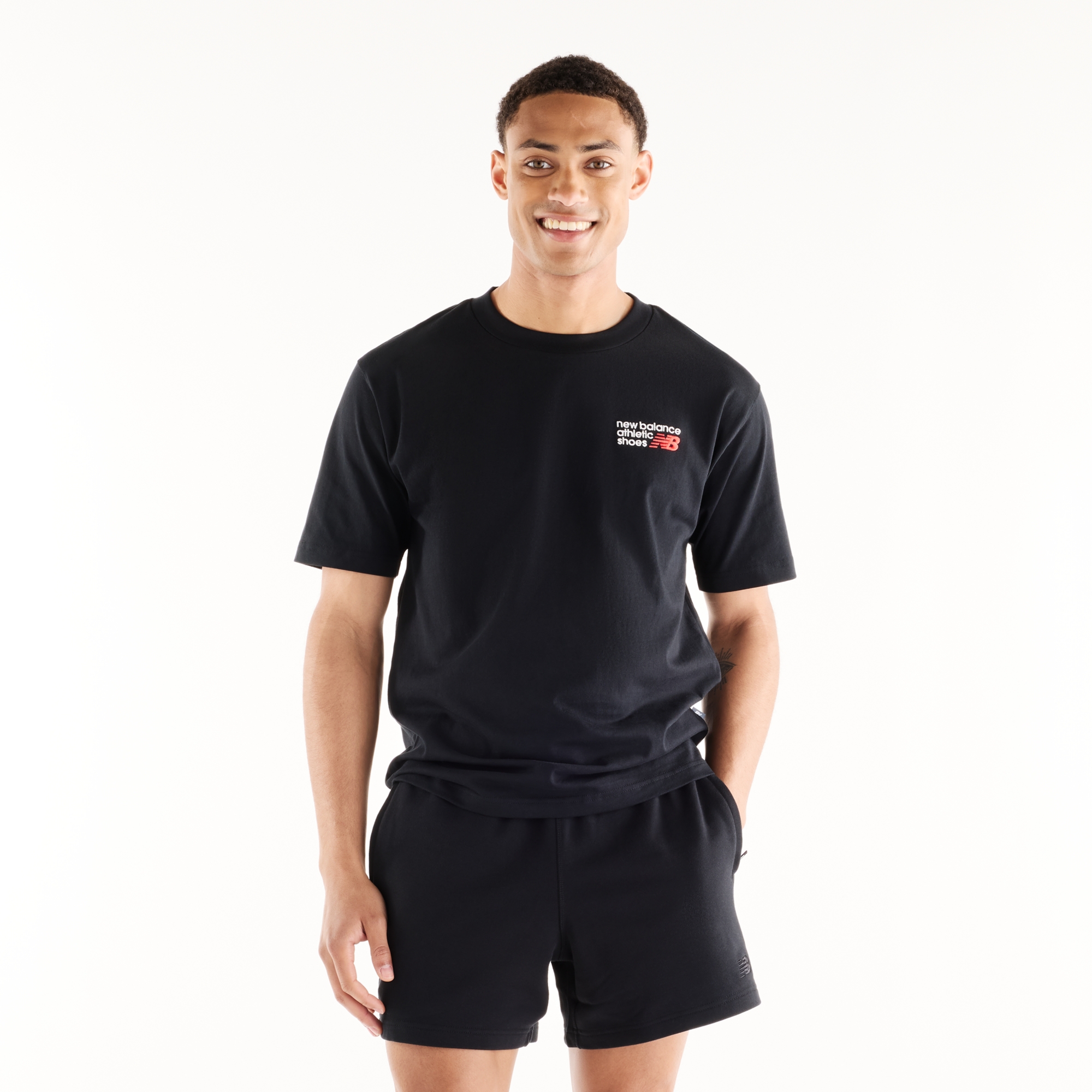 Ngawang is wearing size M and is 6'1.5"/187cm. Chest: 39.5"/100.3cm, Waist: 33"/84cm, Hips: 40"/102cm