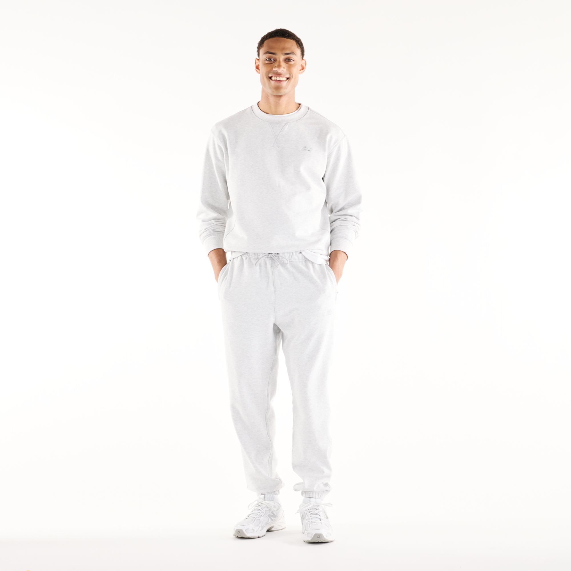 Sebastian is wearing size M and is 6'2"/188cm. Chest: 38.75"/98.4cm, Waist: 32"/81.3cm, Hips: 39"/99cm
