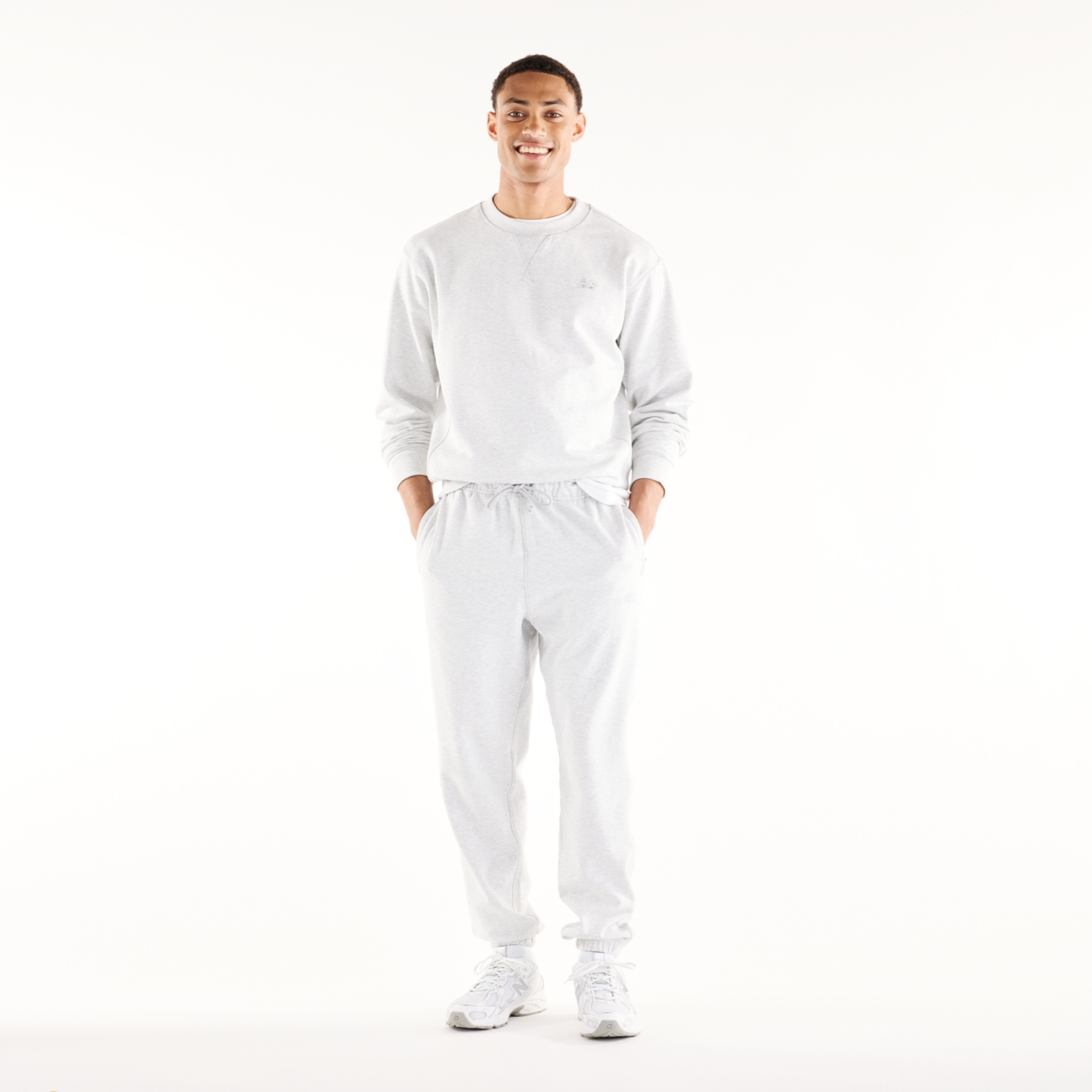 Sebastian is wearing size M and is 6'2"/188cm. Chest: 38.75"/98.4cm, Waist: 32"/81.3cm, Hips: 39"/99cm
