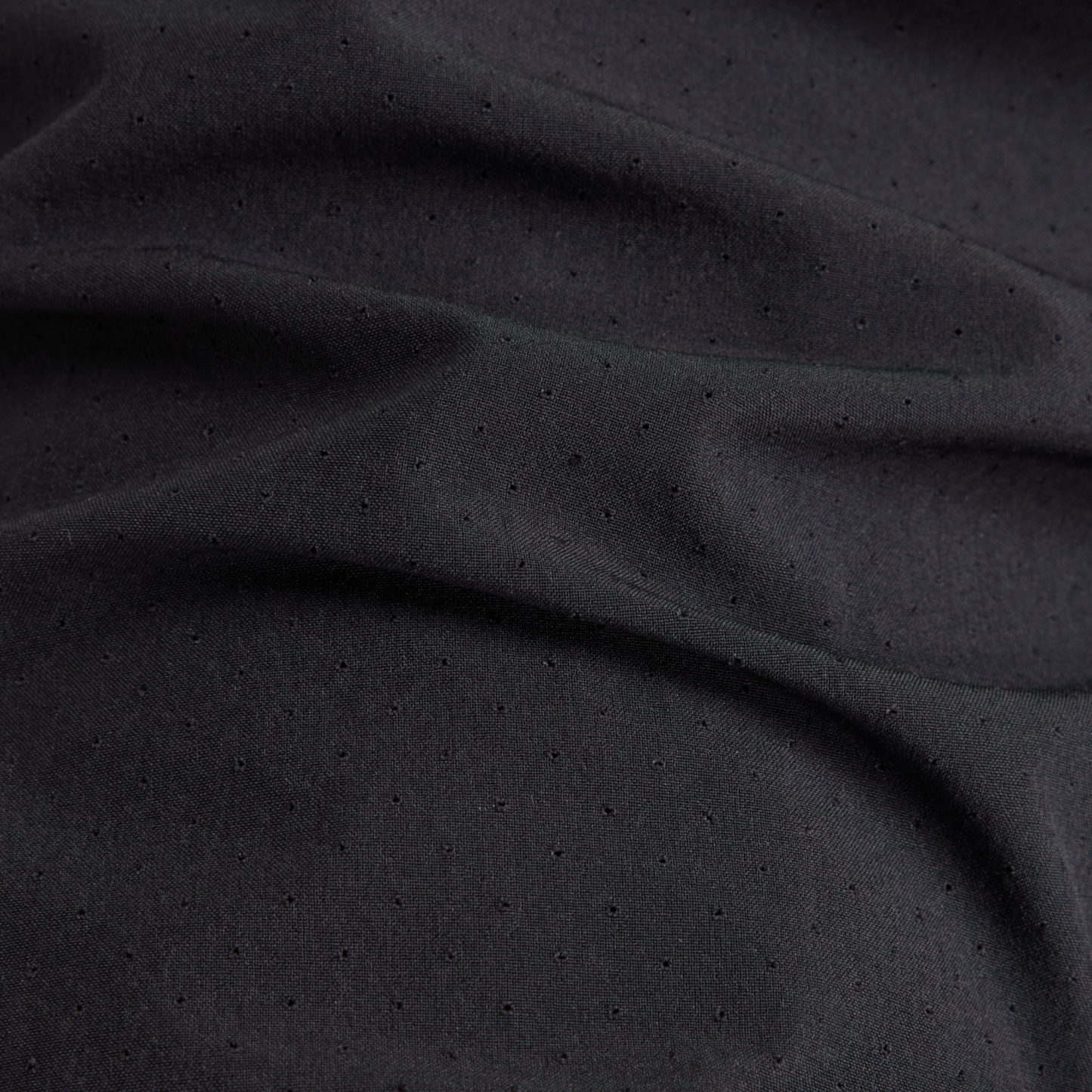 Tyler is wearing size M and is 6'/182.8cm. Chest: 36.25"/92cm, Waist: 29.5"/75cm, Hips: 37"/94cm