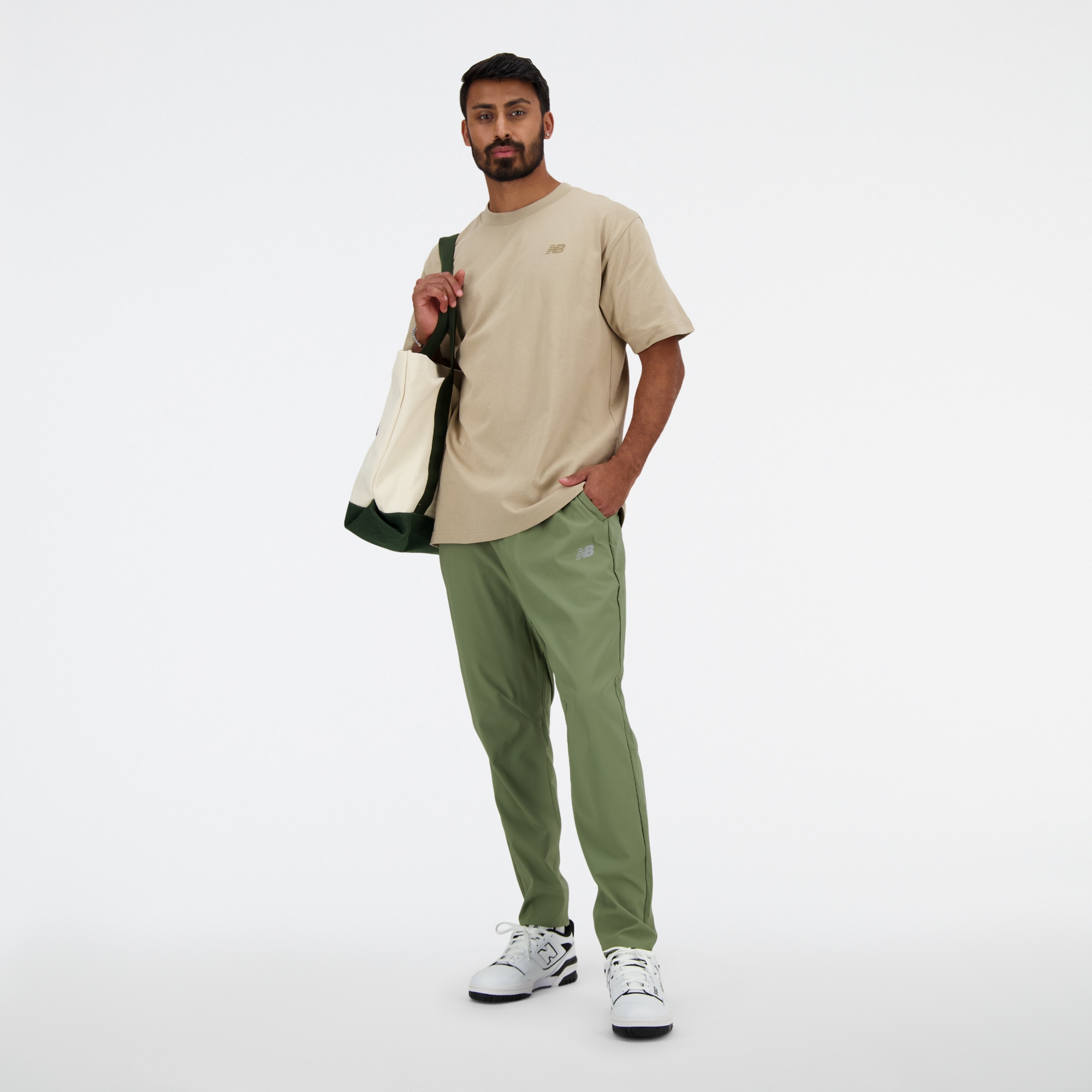 Pranav is wearing size M and is 6'/182.8cm. Waist: 30.5"/77.5cm