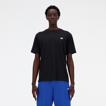 Mohamed is wearing size M and is 6'3"/190.5cm. Chest: 36.5"/92.7cm, Waist: 26.5"/67.3cm, Hips: 38.5"/97.8cm
