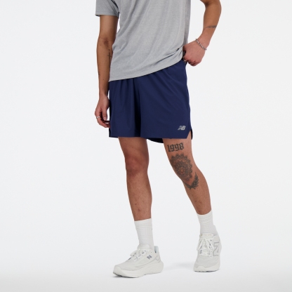 Sebastian is wearing size M and is 6'2"/188cm. Chest: 38.75"/98.4cm, Waist: 32"/81.3cm, Hips: 39"/99cm