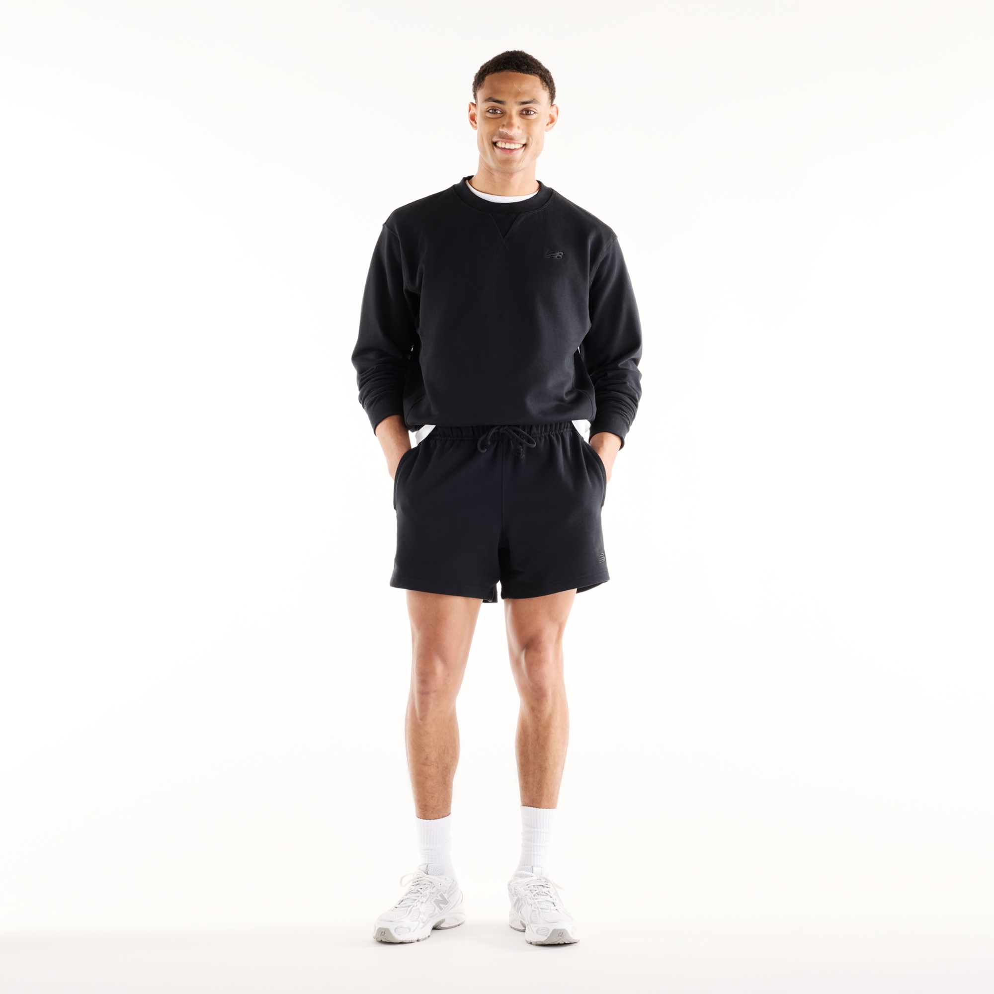 Sebastian is wearing size M and is 6'2"/188cm. Chest: 38.75"/98.4cm, Waist: 32"/81.3cm, Hips: 39"/99cm
