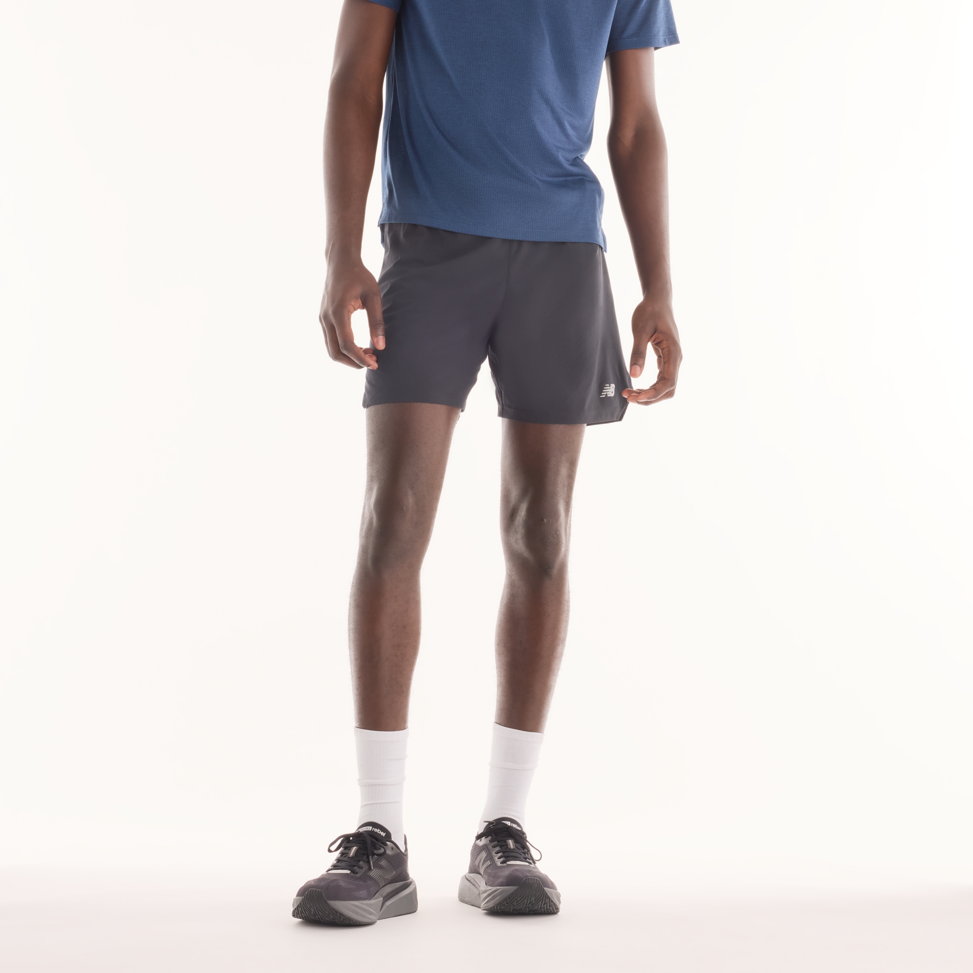 Ngawang is wearing size M and is 6'1.5"/187cm. Chest: 39.5"/100.3cm, Waist: 33"/83.8cm, Hips: 40"/101.6cm
