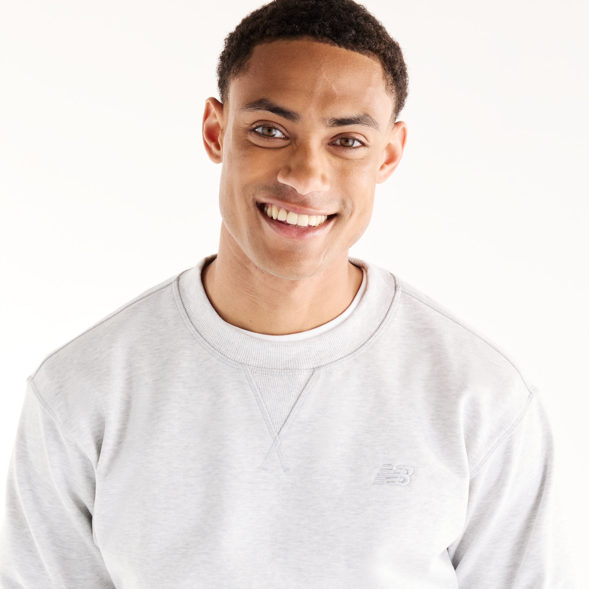 Tyler is wearing size M and is 6'/182.8cm. Chest: 36.25"/92cm, Waist: 29.5"/75cm, Hips: 37"/94cm