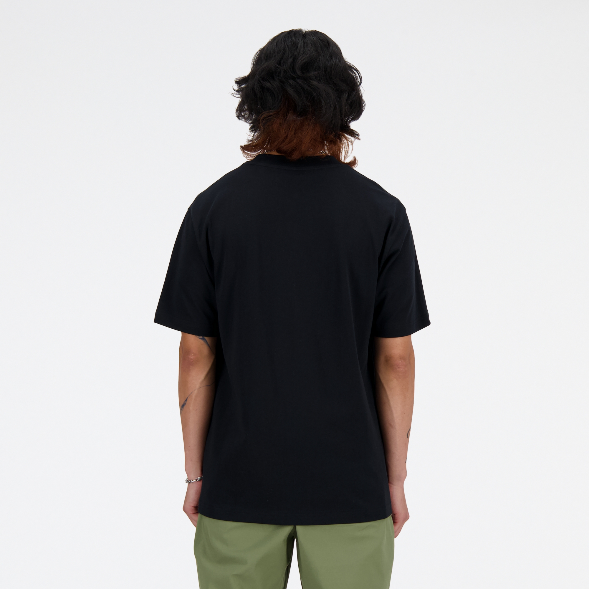 Tyler is wearing size M and is 6'/183cm. Chest: 36.25"/92cm, Waist: 29.5"/75cm, Hips: 37"/94cm