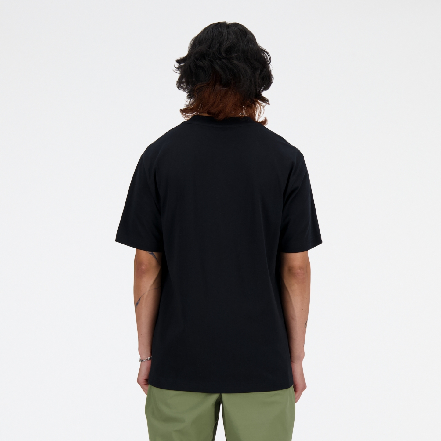 Tyler is wearing size M and is 6'/183cm. Chest: 36.25"/92cm, Waist: 29.5"/75cm, Hips: 37"/94cm
