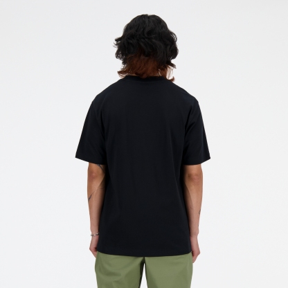Tyler is wearing size M and is 6'/183cm. Chest: 36.25"/92cm, Waist: 29.5"/75cm, Hips: 37"/94cm