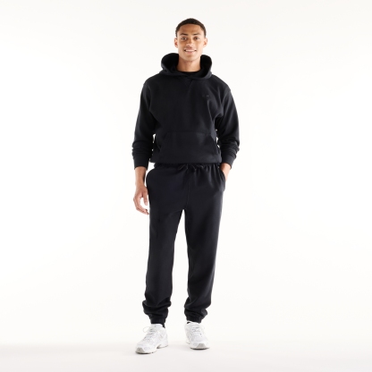 Ngawang is wearing size M and is 6'1.5"/187cm. Chest: 39.5"/100.3cm, Waist: 33"/84cm, Hips: 40"/102cm