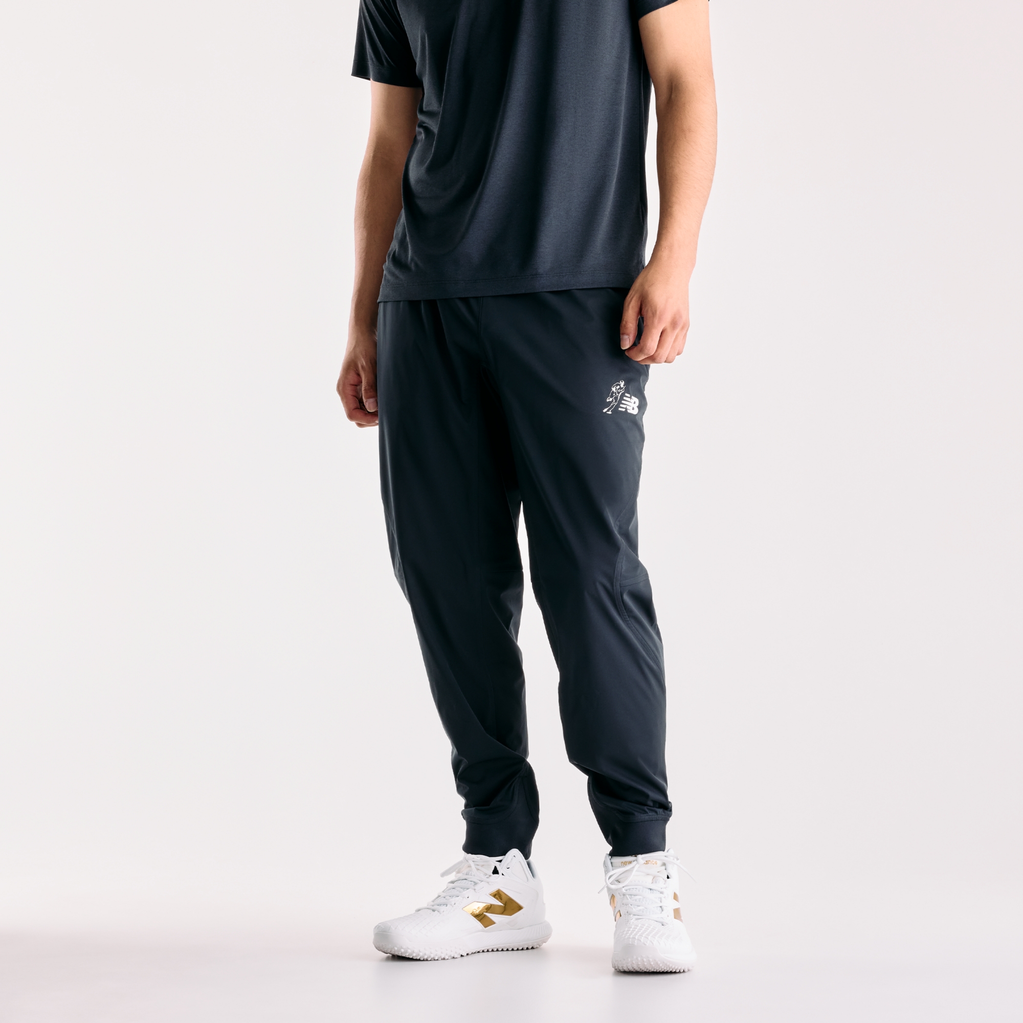 Ngawang is wearing size M and is 6'1"/185 cm. Chest: 38"/96.5 cm, Waist: 31"/78.7 cm