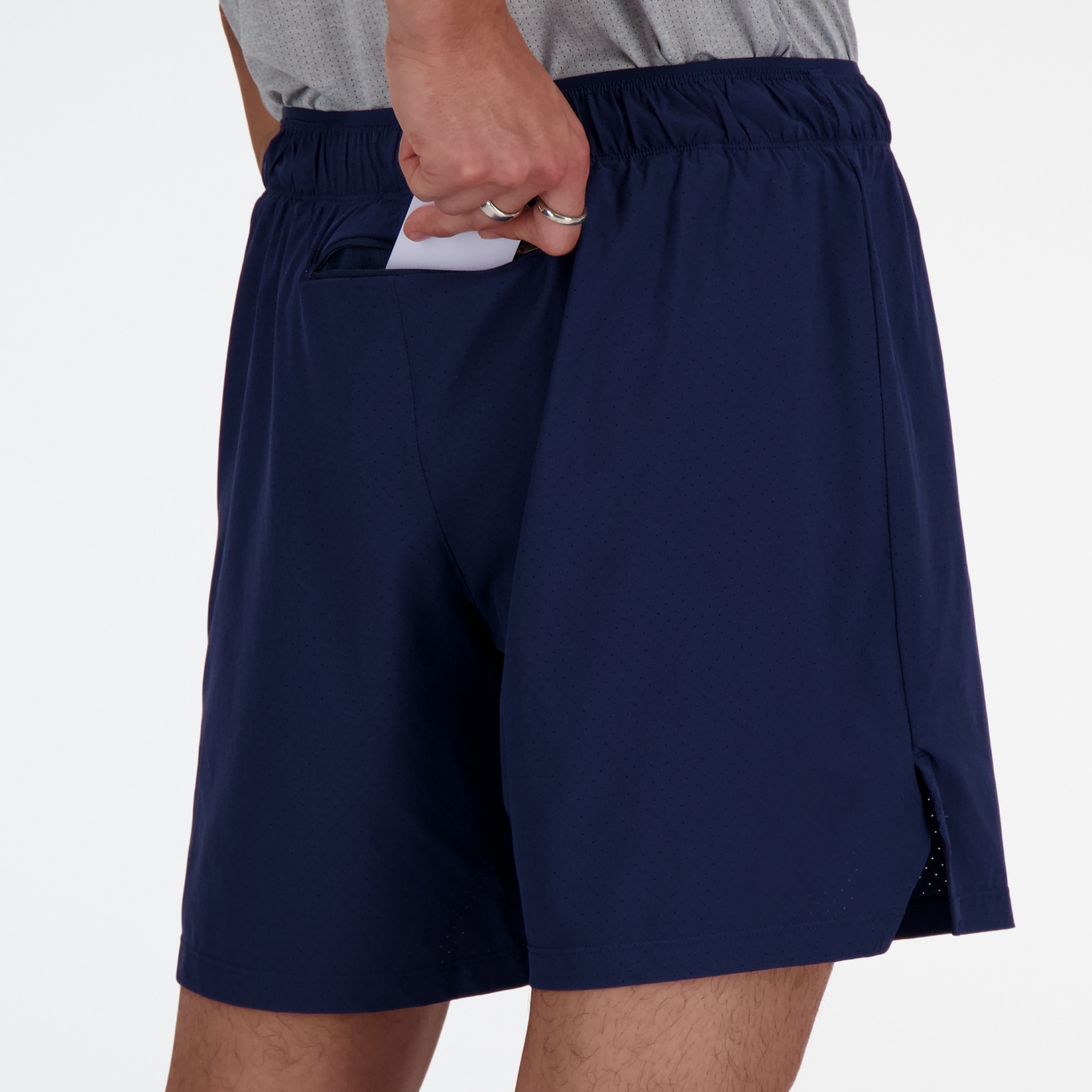 Sebastian is wearing size M and is 6'2"/188cm. Chest: 38.75"/98.4cm, Waist: 32"/81.3cm, Hips: 39"/99cm