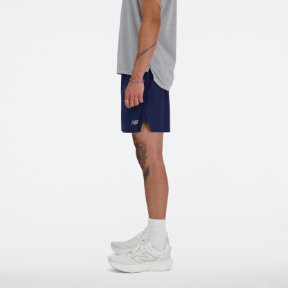 Sebastian is wearing size M and is 6'2"/188cm. Chest: 38.75"/98.4cm, Waist: 32"/81.3cm, Hips: 39"/99cm
