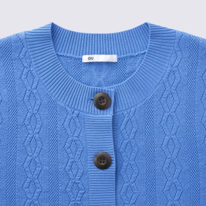 クルーネックカーディガン(半袖) - シンプルながらも表情のあるアイレット柄の編地でデイリーに着用できる。