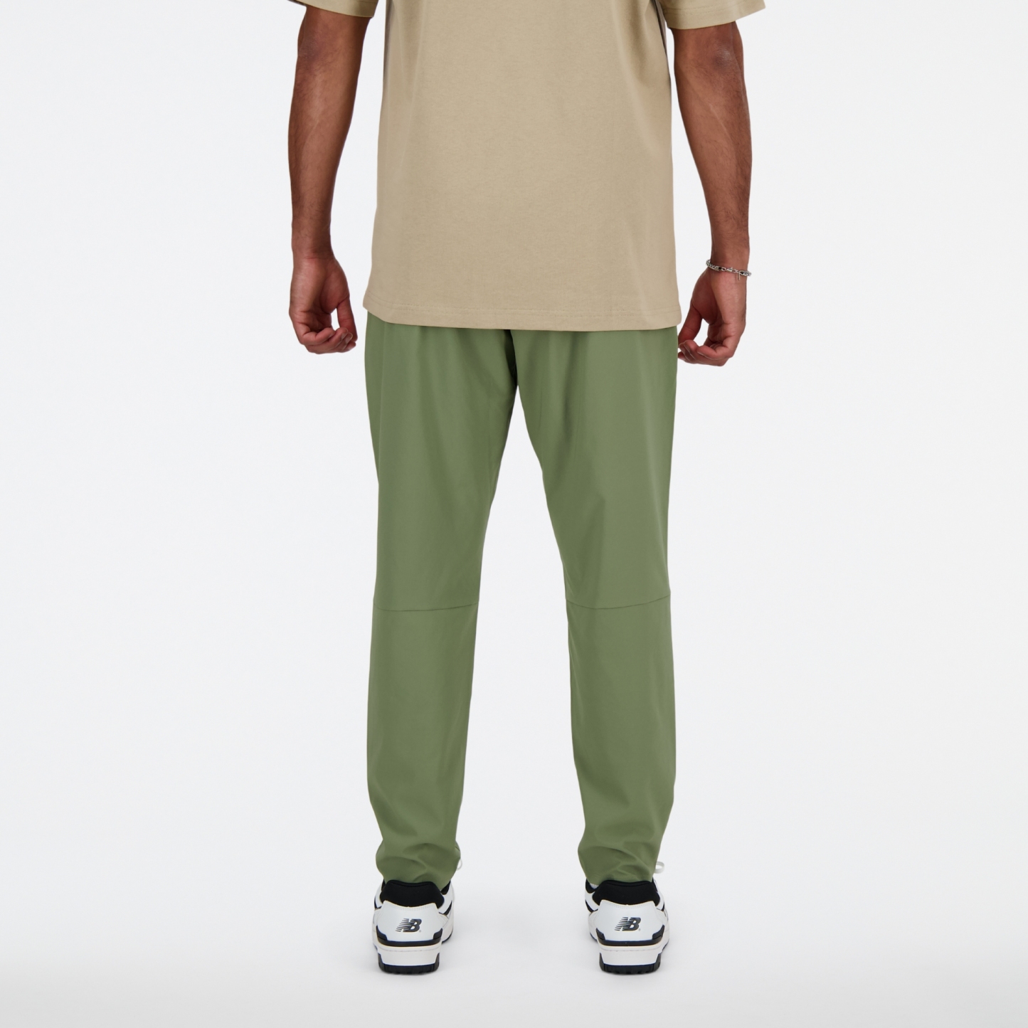 Pranav is wearing size M and is 6'/182.8cm. Waist: 30.5"/77.5cm