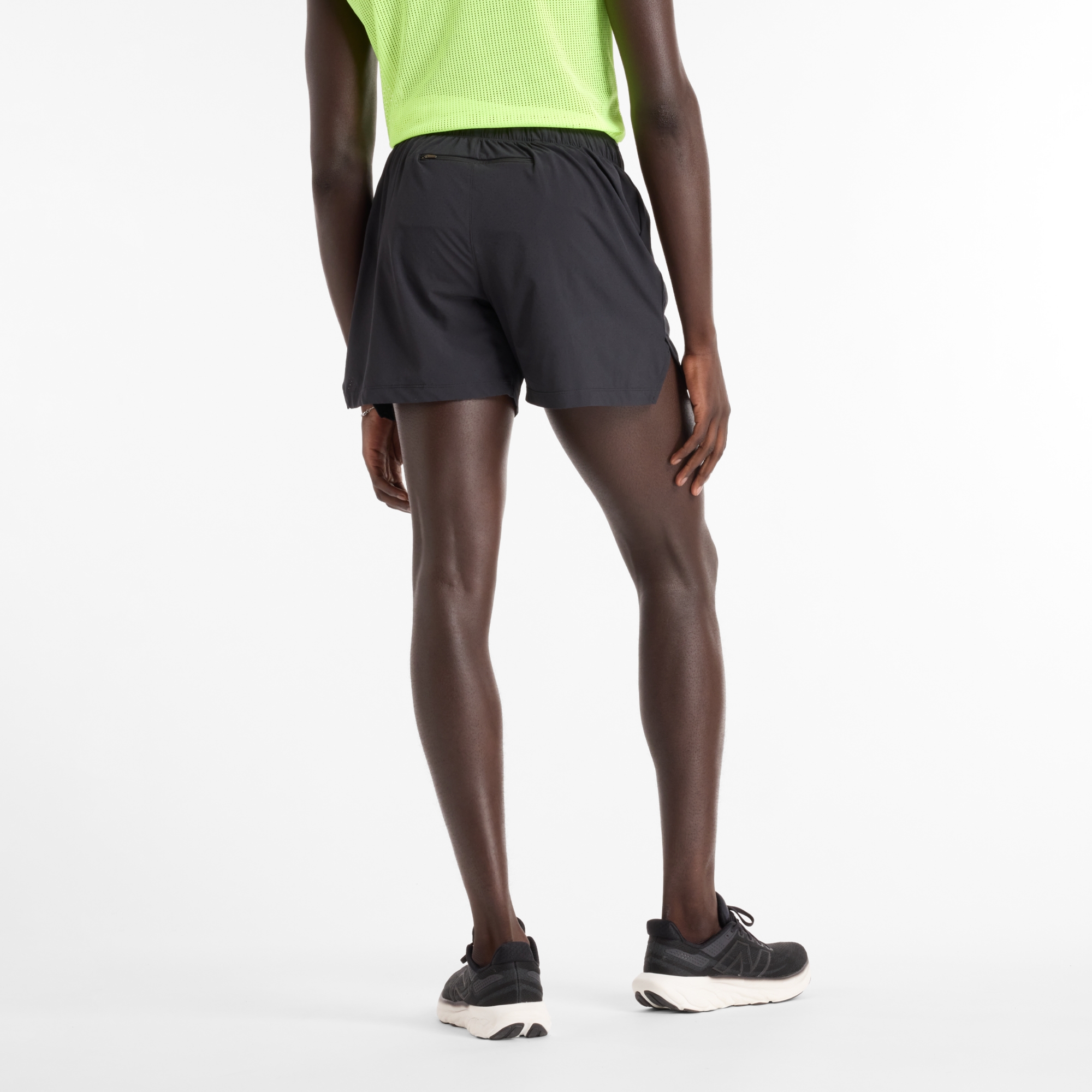 Tyler is wearing size M and is 6'/182.8cm. Chest: 36.25"/92cm, Waist: 29.5"/75cm, Hips: 37"/94cm
