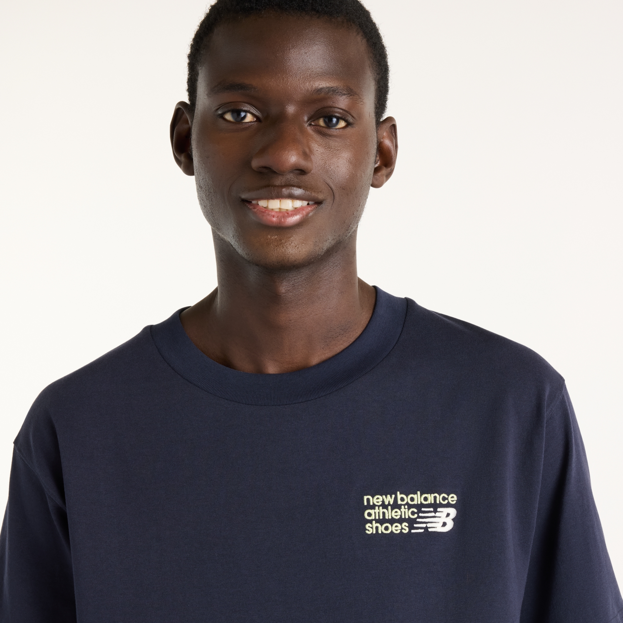 New Balance Athletics プレミアムロゴスウェットショートスリーブTシャツ, MT41908DNT