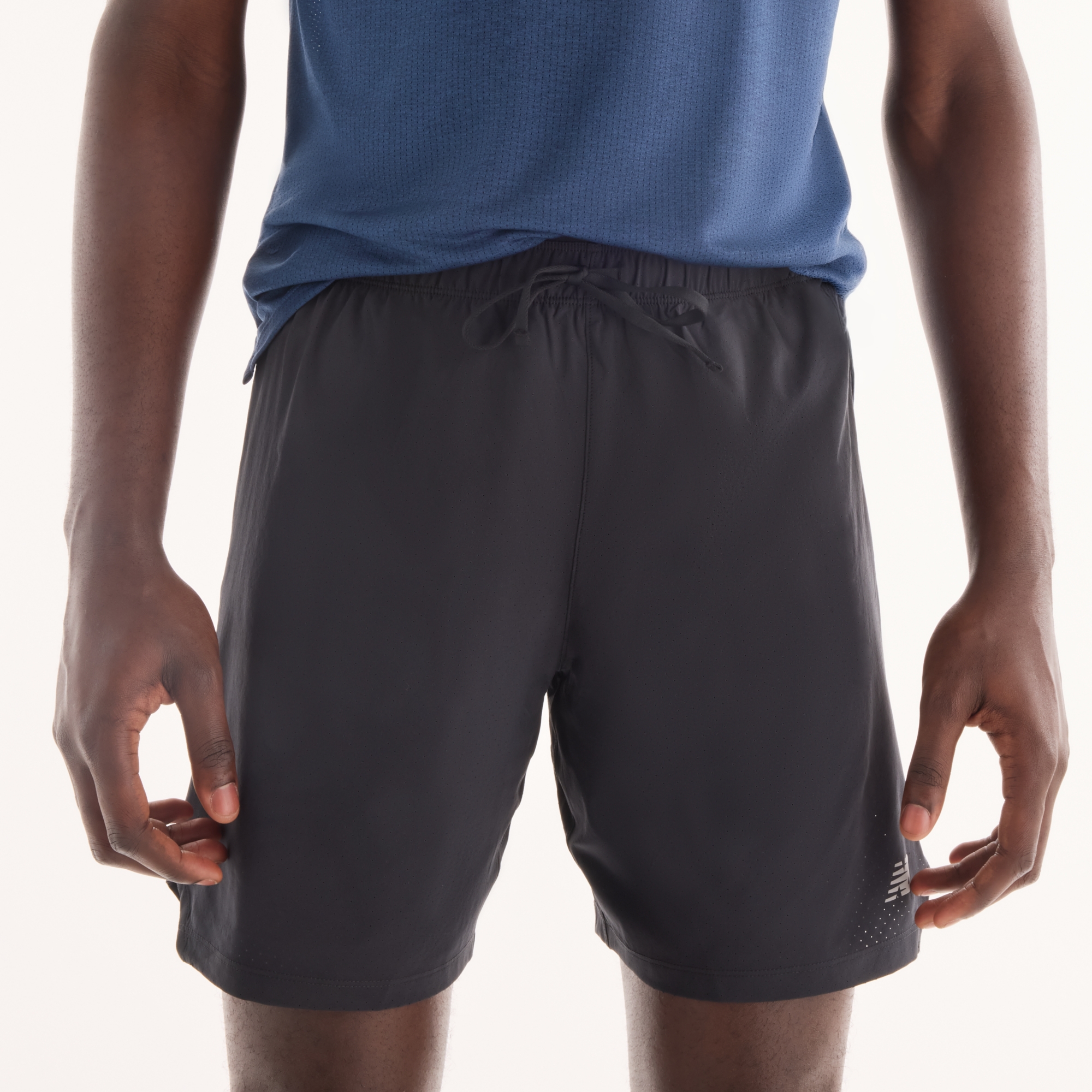 Ngawang is wearing size M and is 6'1.5"/187cm. Chest: 39.5"/100.3cm, Waist: 33"/83.8cm, Hips: 40"/101.6cm