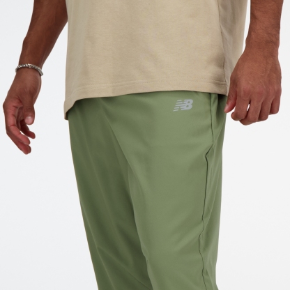 Pranav is wearing size M and is 6'/182.8cm. Waist: 30.5"/77.5cm