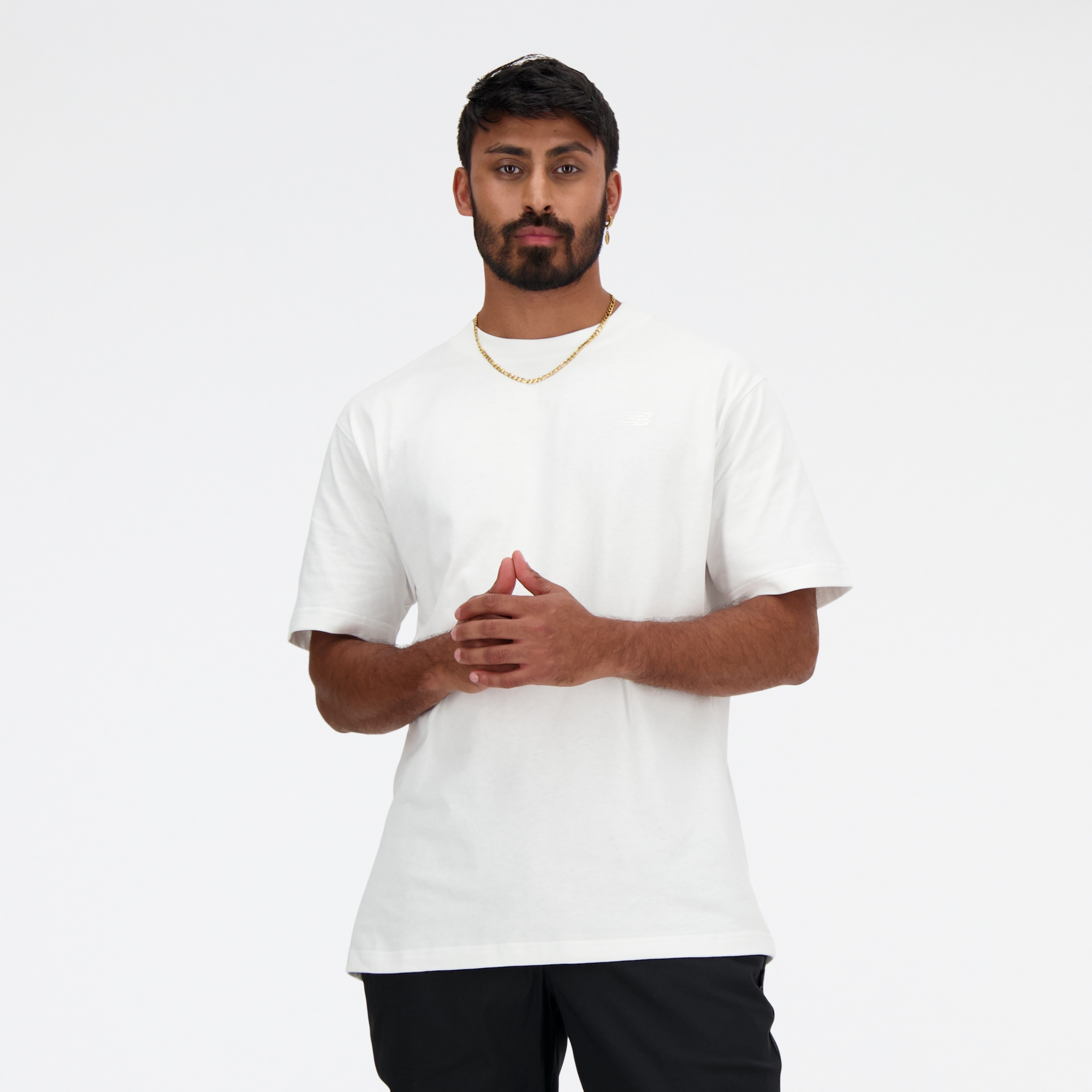 Pranav is wearing size M and is 6'/182.8cm. Waist: 30.5"/77.5cm